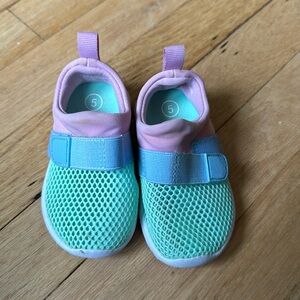 Toddler cat and Jack water shoes